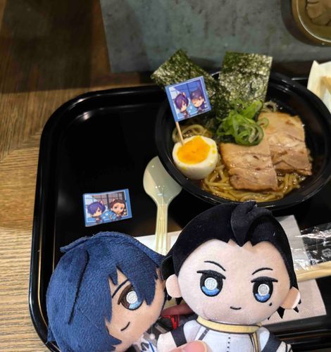 はがくれの特製ラーメンはね、一緒に食べるとずっと友達でいられるっていうジンクスがあるんだよ