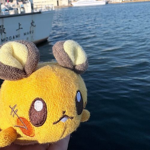 で〜でね〜(これが海...)
お久しぶりです。
デデンネと海に行ってきました。
だいぶ陸から撮っていますが、すごく海に近く見えます🌊
隣には釣り人も...‪🎣‬