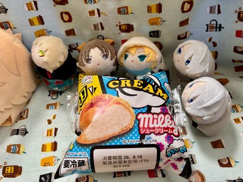 みるきーのしゅーくりーむですにゃ。わんぱくのごじぇんもたべますかにゃ？