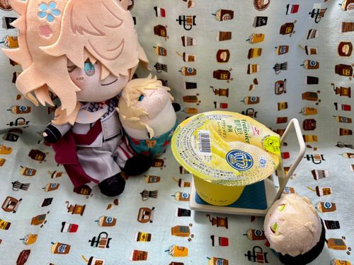 ごじぇん、おやつをもってきましたにゃ！