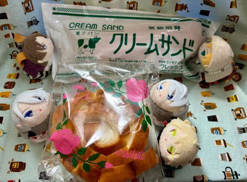 じもとのえきでごとうちぱんのいべんとがあった。しまねのばらぱんとけせんぬまのくりーむさんど。