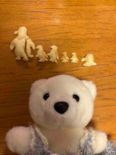 ひさしぶりー！
おっとっとのペンギンの親と子供と子供と赤ちゃんと赤ちゃんと……生首、(´>∀<｀)ゝ
久しぶりに食べて美味しかったよー