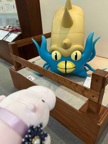 あ！ はくぶつかんの
オムスターが とびだしてきた！
ゆけっ！ かばかば！ 