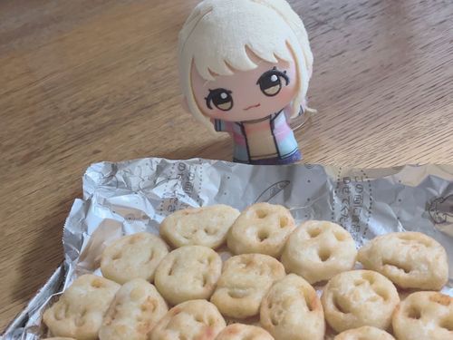 ことね、大人ってのはね、深夜にアンパンマンポテトを沢山食べても許されるんだ。