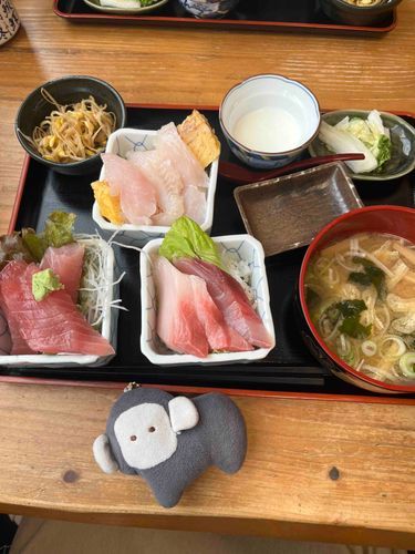 美味しい三食丼を見せました。
このスタイルは初めてだね
