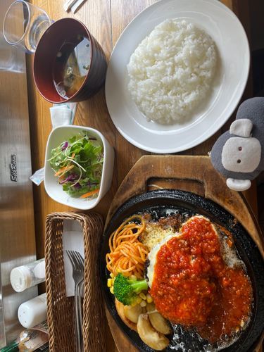 短角牛ハンバーグ(イタリアン)ランチセットを見せました
めちゃくちゃ美味しかったね