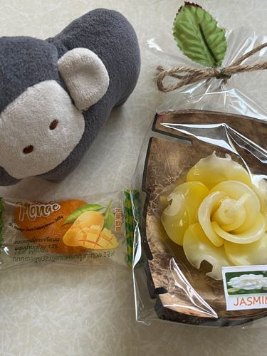 タイのお土産をもらったので見せました
ドライマンゴーとキャンドルだよ