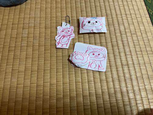 飼い主ちゃんにグッズを作ってもらいました！😭♡
キーホルダーともちもちのストレス解消グッズ！
他の子に売れるかな？💕
