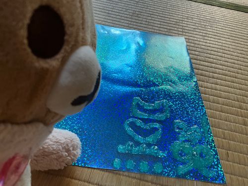 この前作るって言ってた作品！！！
何を作ったかと言うと…可愛いデコパーツ！！💕
シールになってるから、デコりたいところにすぐデコれちゃう😆
乾くまでどれくらい乾くかな🤔