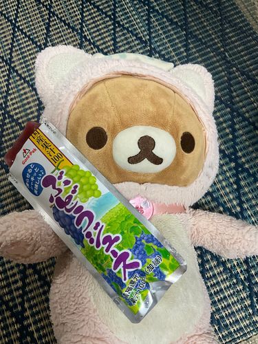 ぶどうジュースを凍らせたらできたシャーベット？を食べます🍇
美味しくてどんどん食べてたんだけど、途中で頭キーン！😨
その後はにゃごと一緒に丁度いいスピードで食べたよ👍🏻✨
みんな、気をつけてね💦