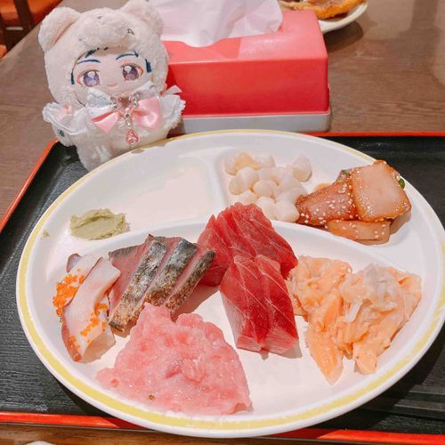 お刺身食べ放題でございます。
たくさん食べられました。