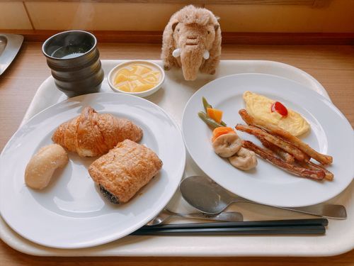 暖かい緑茶が飲めるの静岡って感じがする🍵