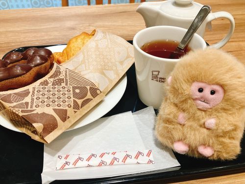 ミスドをいただく度に写真を撮られるおちゃる🐵
贅沢だけどパイを食べたら美味しかったc((•ω•))ɔ