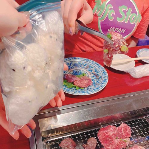 なかまたちと　ぎうぎうになって　おにくもみた
にんげんたちばかり　たべていて　ずるい