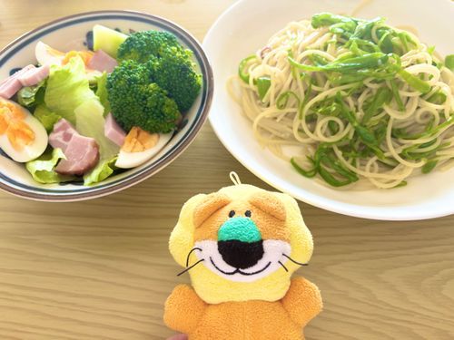ししとうペペロンチーノとサラダだよ🥗