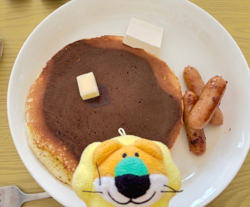 ホットケーキだよ🥞クリームチーズとウインナーもつけたよ
