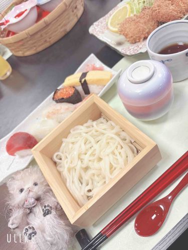 今日はみんなで忘年会をかねたクリスマス会です。
和食おいしかったよ。
疲れたけど、良いクリスマスでした。