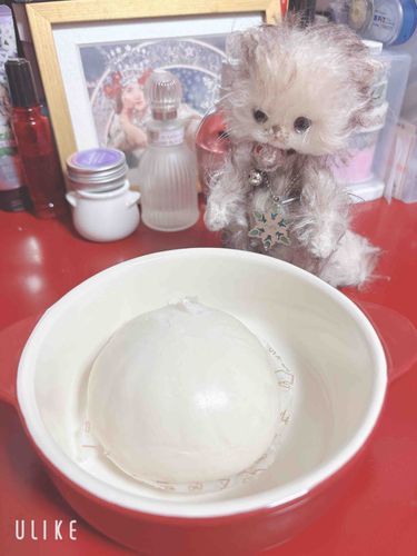 こんばんは。
今日も肉まん食べて元気出すよー。

いつも自分で立てなくて悲しかったけど、今日新しくスタンドを買ったよ。
これからは自分でキレイに立てるようになったよ。うれしいな。