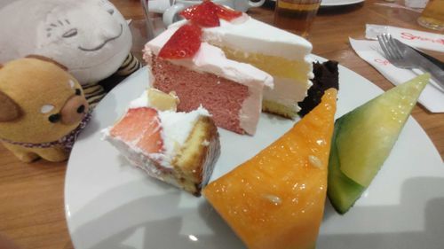 スイパラ〜
🪨「なんかこう、爆食していきますわよ！的な絵ヅラ撮りたい反面、食べきれなかったら困ると葛藤しつつ盛ってくる主がおもろい」
🐶「ここに写ってない範囲でパスタだのアイスだの食べてるんだけどね」