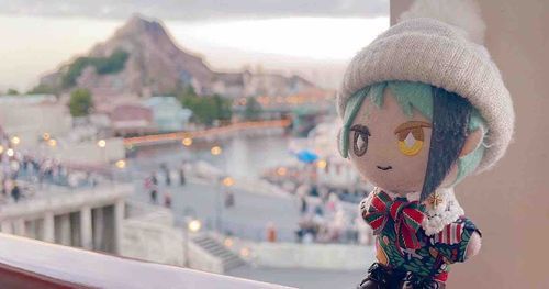 きょうは やまのひ です！
さいきんの やまのしゃしんが ないので クリスマスに プロメテウスかざん をみにいったときの ぼくです。
