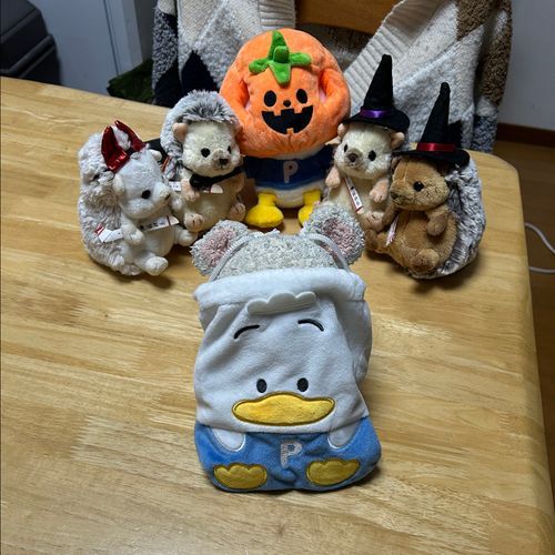 トリックオアトリート‼️

さあ、お菓子を食べよう✨
ハロウィンっぽいお菓子で気分アゲアゲだ〜👻🧙‍♀️👿

わぁ〜お皿にいっぱいのおばけ〜👻
あははは❣️
ふわもこのみんな〜
ハッピーハロウィン🎃👻