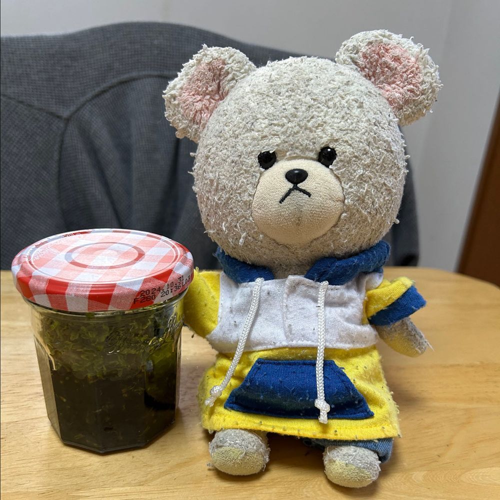 花咲いてた大葉から、頃合いきたから、シソの実採って、醤油漬けなの❣️
漬けたシソの実をおむすびにして🍙
もぐもぐぷちぷちいい香り🐻‍❄️💕
