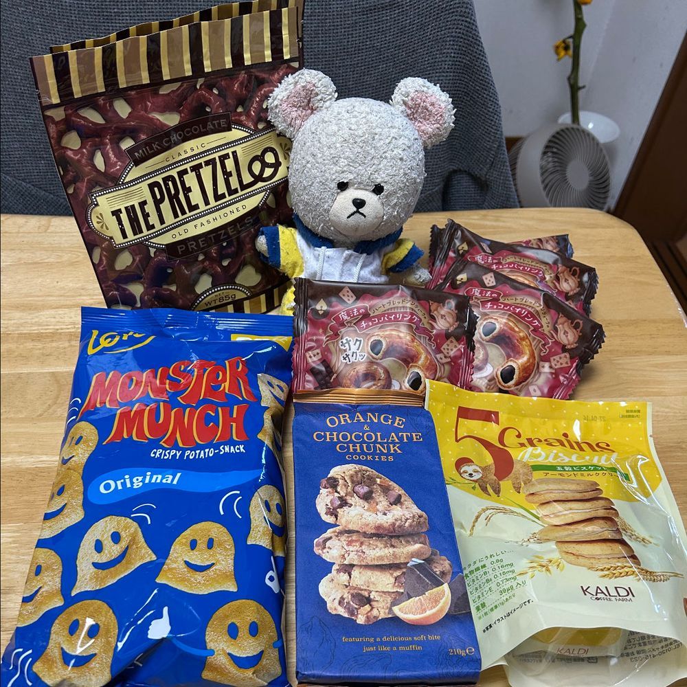 カルディのオンラインショップでお買い物したの👛
１枚目
季節感じるグループ🌰🍠
２枚目
おやつたっぷり〜
ハートブレッドアンティークの魔法のチョコパイリングがまた売ってたの🍫
まとめ買い❤️
３枚目
その他のお買い物
気にぬるパスタの仲間を買ってみた❣️
食べるの楽しみだな〜🎶