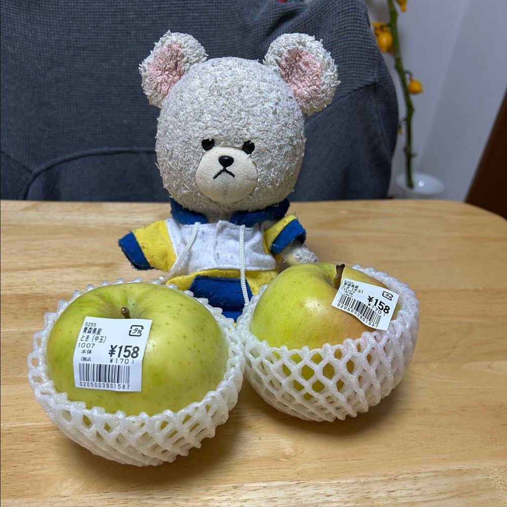 ぴーしゃん、セブンイレブン・パトロール🐻‍❄️👛
ミルクに恋したコーヒー〜再会の一杯〜って物語みたいだ❣️その物語をぴーしゃんも味わおう😋
できたてと聞くと食べたい🤤
パルムのストロベリー&ホワイトチョコ✨
さて、パルム…
フリーズドライのいちごの酸っぱさが最高🍓
エアリアルの大好き💕
お茶はデザインに惚れて眺めるために👀✨夏が終わると名残惜しい気になるからね🤣
４枚目、ぴーしゃんイチオシのりんご🍏
トキって種類なんだ〜