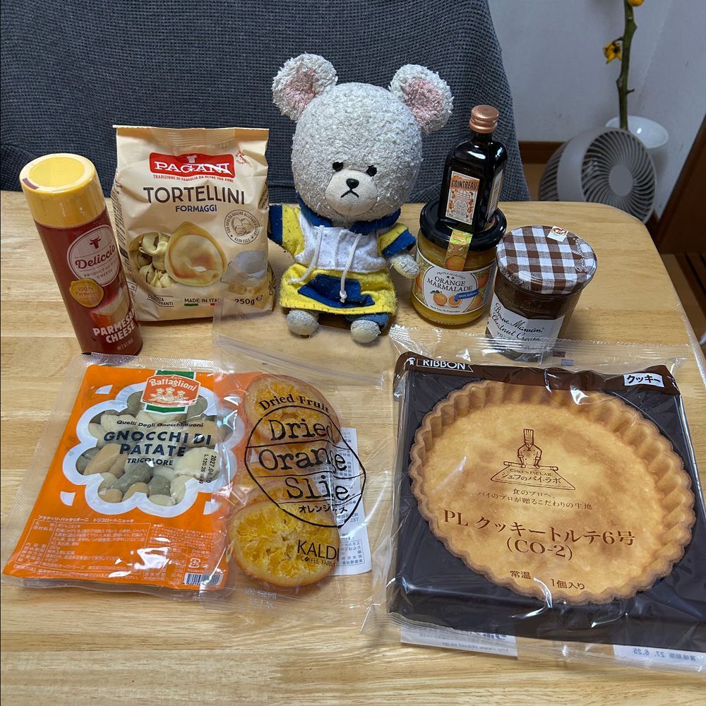 カルディのオンラインショップでお買い物したの👛
１枚目
季節感じるグループ🌰🍠
２枚目
おやつたっぷり〜
ハートブレッドアンティークの魔法のチョコパイリングがまた売ってたの🍫
まとめ買い❤️
３枚目
その他のお買い物
気にぬるパスタの仲間を買ってみた❣️
食べるの楽しみだな〜🎶