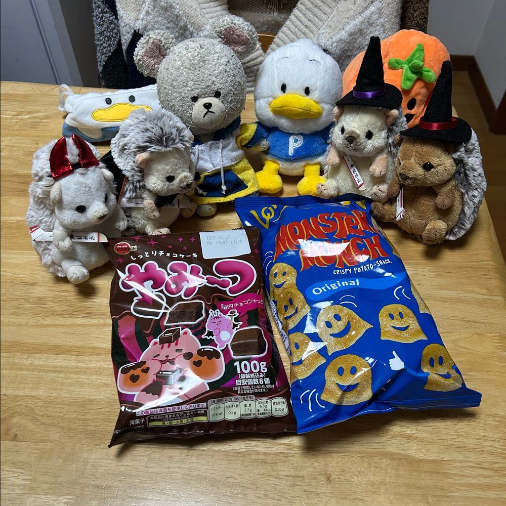 トリックオアトリート‼️
さあ、お菓子を食べよう✨
ハロウィンっぽいお菓子で気分アゲアゲだ〜👻🧙♀️👿
わぁ〜お皿にいっぱいのおばけ〜👻
あははは❣️
ふわもこのみんな〜
ハッピーハロウィン🎃👻