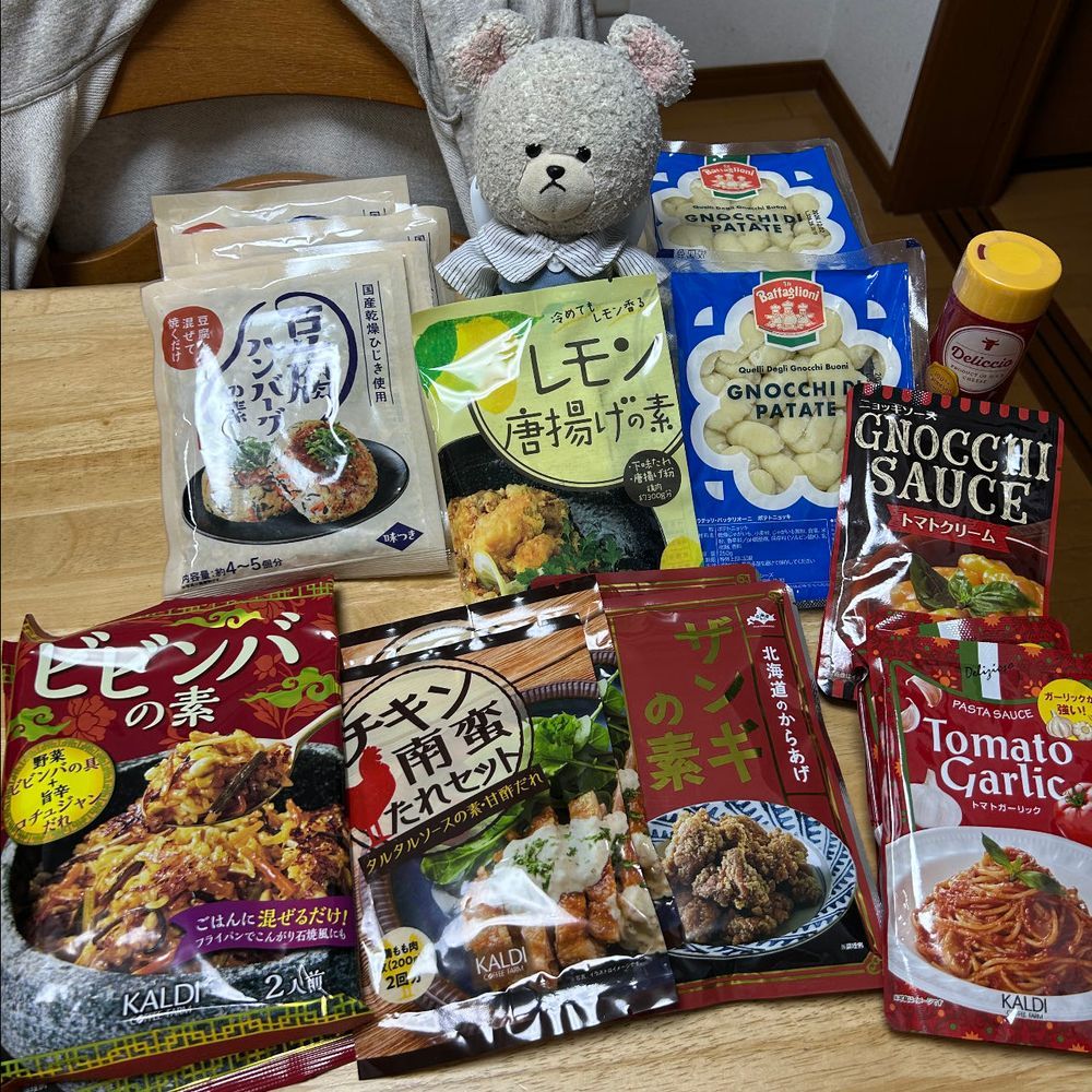 ぴーしゃん、オンラインのカルディにすっかりハマり、夏前に気合い入れて買っておいた👛
今年はスーパーエルニーニョで激アツ確定だから、配送も心配だし、夏前ラストかな🤔ってのをいろいろ買って準備中なの〜
まず、①ドリンク系と、ビーバーの保存缶✨お家の人のスパークリング梅酒に対抗してレモネード🍋
②レモンのしゅわしゅわ🍋お菓子とミックス
③麺もの
棒棒鶏冷やし中華は絶対おいしい予定🤣
中華麺もあれば冷やし中華食べたい時に食べられるからね🎶
他の冷やし麺も研究したいな🎶
④ごはんになる系
チキン好き一家はチキンに繋がるもの多め🤣豆腐ハンバーグはリピートなの❣️お気に入りは多めに✨
ニョッキブーム到来してるからコレもね👍