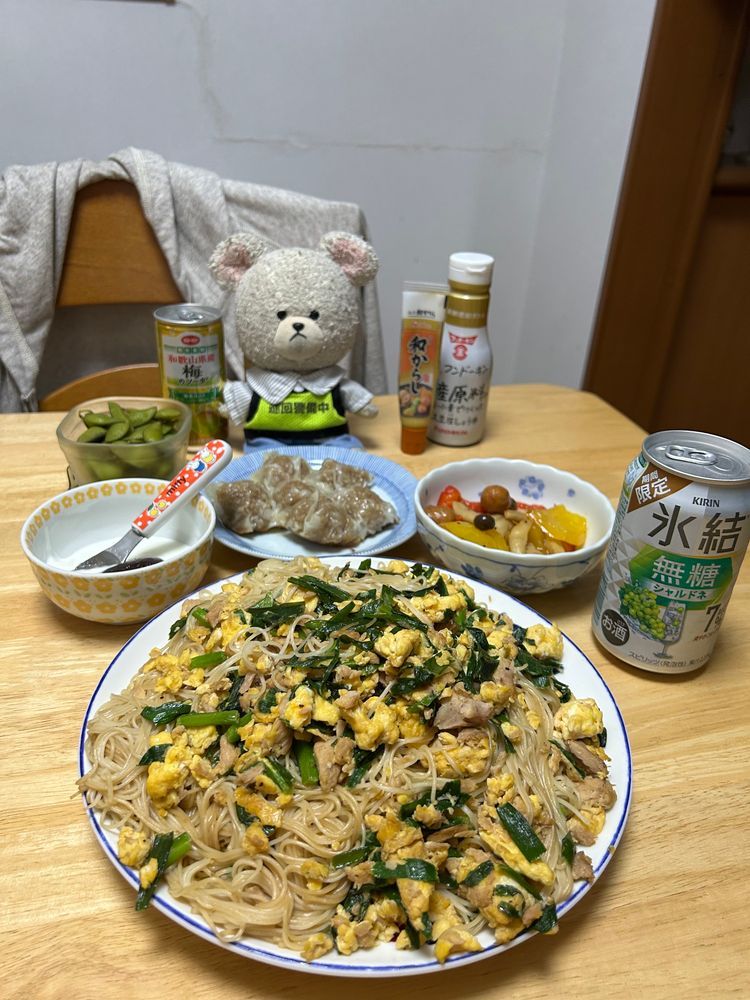 お茶の詰め合わせ❣️
こんなに種類が✨味の違いをわかるといいな〜💦楽しみ🍵
紅茶ももらったの🫖ぴーしゃん、紅茶の味の違いはしっかり分かる🐻‍❄️✨
昨日の夕飯
もう枝豆売ってたんだよ〜夏してる☀️
そして、毎度恒例の一気に作るシリーズでそうめんチャンプル❣️しばらく、そうめんチャンプルな予感🤣