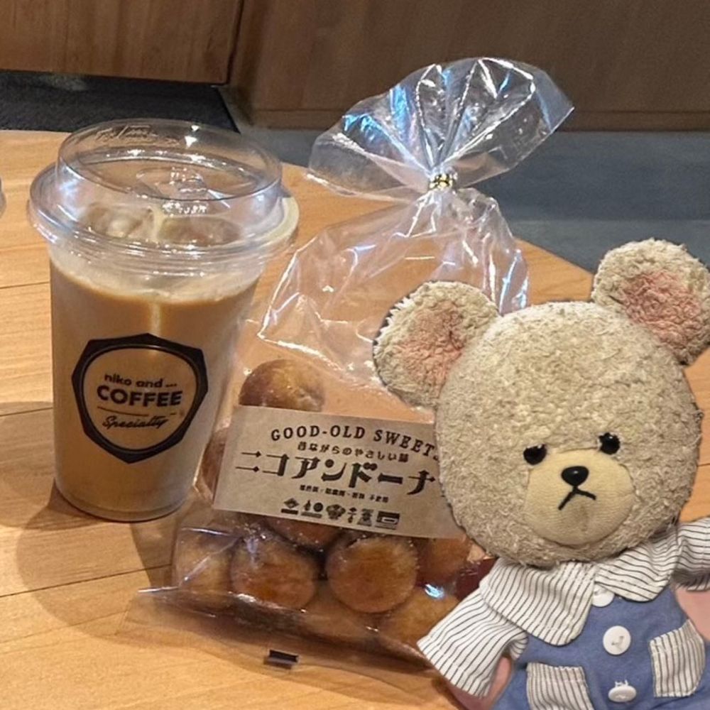 替え歌歌います🎤🐻‍❄️

ここは茨城
美味しいものが集まるっていうことは「食いしん坊の中心！」
かわいいおかしたくさん食べたいな「もうだめよ！」
満腹メーターがあがっちゃーう！
「美味しいだけじゃだめですか？」

ということで、新しくできた
みと好文テラス行ってきた🚙
写真とるのやっとで、ぴーしゃん合成で👍
パン屋さんとかお団子屋さんとかいろいろ入ってた〜
千波湖もウロウロできるよ〜
ぴーしゃんじかんの都合でできなかったけど💦