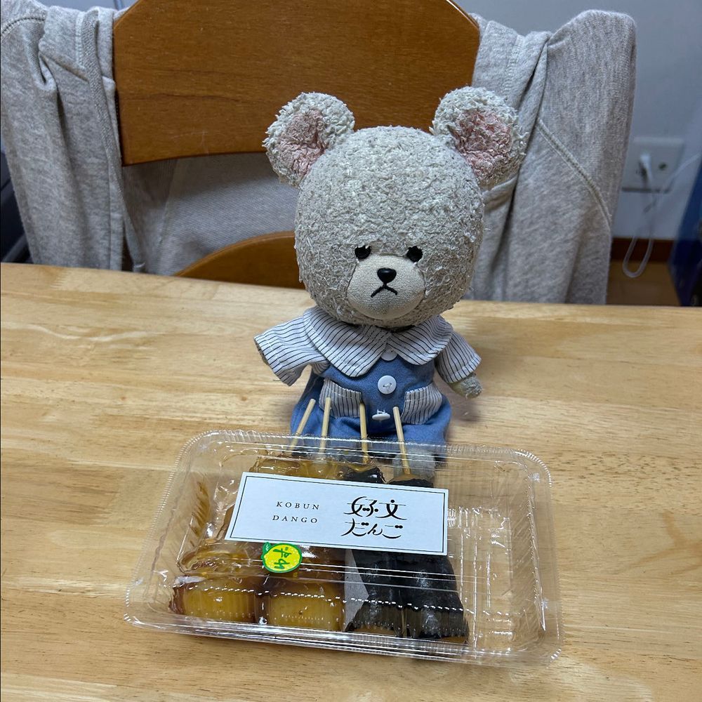 パン屋さんのパン　
このアンパンマン はあんこなの❣️あと印籠パン✨水戸黄門だからね🤭
3枚目奥久慈卵のクリームパン、これが絶品😋飲めるクリームパンだよ👍
4枚目お団子
好文だんごは種類豊富で選ぶの苦労するほどだよ〜🍡