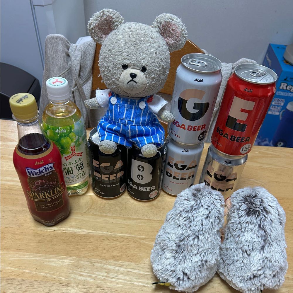 エガビアー✨🐻‍❄️
エガちゃんを最大限に露出させるぴーしゃんなの🤣
バラすとぴーしゃんチは黒2本、白2本、赤とシルバー1本ずつ✨そして、ぴーしゃん用のしゅわしゅわ🍇
さて、この後ろ姿🦔はだれでしょう？🤭
最先端品はネットスーパーでしか手に入らないからね、頼んだら〜なんと沖縄フェアだって✨
紅いもタルト好きなんだよね🤤ショコラミントアイスに見かけないマリービスケット❣️
紅芋コロッケに〜　
もずくの天ぷら？？初めてだ👀✨
枝豆とうもろこしのも気になるし👛

