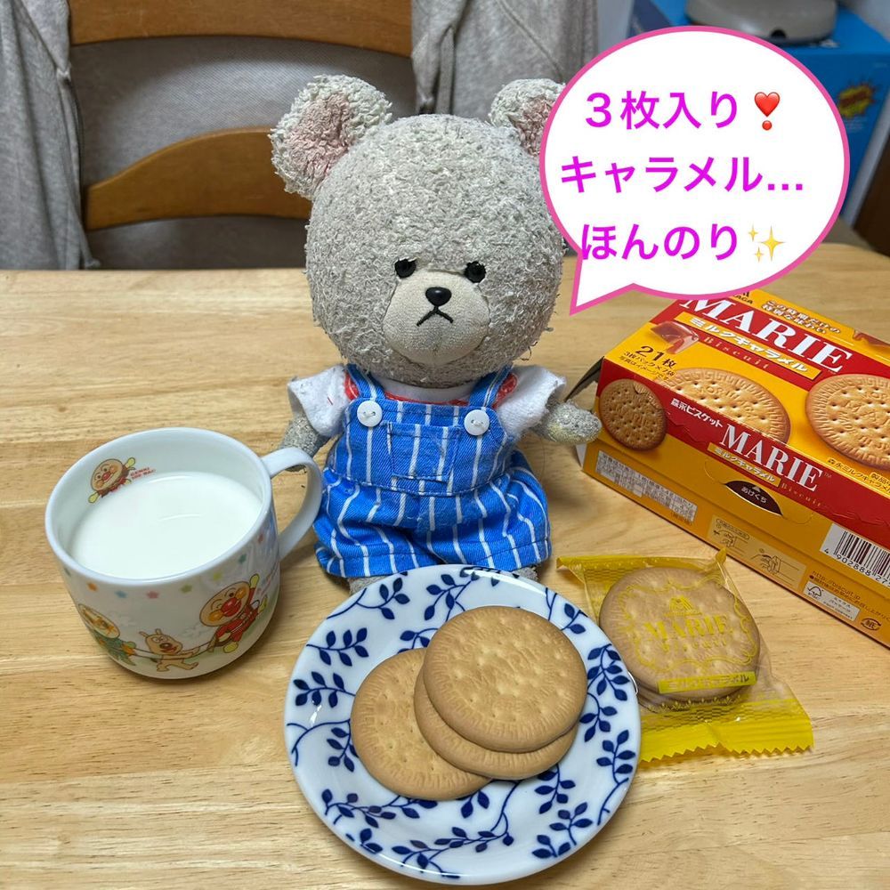 ビスケットを１００％ いや１２０％楽しんでやるんだ✨🐻‍❄️✨
まずは１枚牛乳飲みながら、もぐもぐ味わう🥛
マシュマロ召喚🪄
1枚の上に乗せて、レンチンして、挟む❣️
ん〜❤️
あー❣️
んん〜👍👍👍