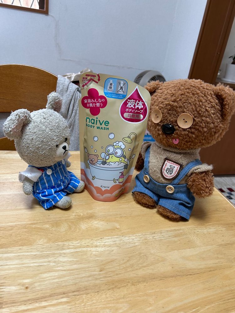 今日からサーティワンでアンパンマンなの❣️
とけずに持ち帰ってこられたよ❤️
かわいいな🎶
アイスはねティーオーレと、ハッピーブレイクタイムだよ❣️

お肉🤤
ぴーしゃん、この頃、美味しいお肉食べていないから、獰猛なの🐻‍❄️
がおー‼️おにく〜🥩
見切り品サイコー✊
ティンちゃんのボディソープ売ってたの🤭ティンちゃん見にきたけど、お風呂は入らないって😂