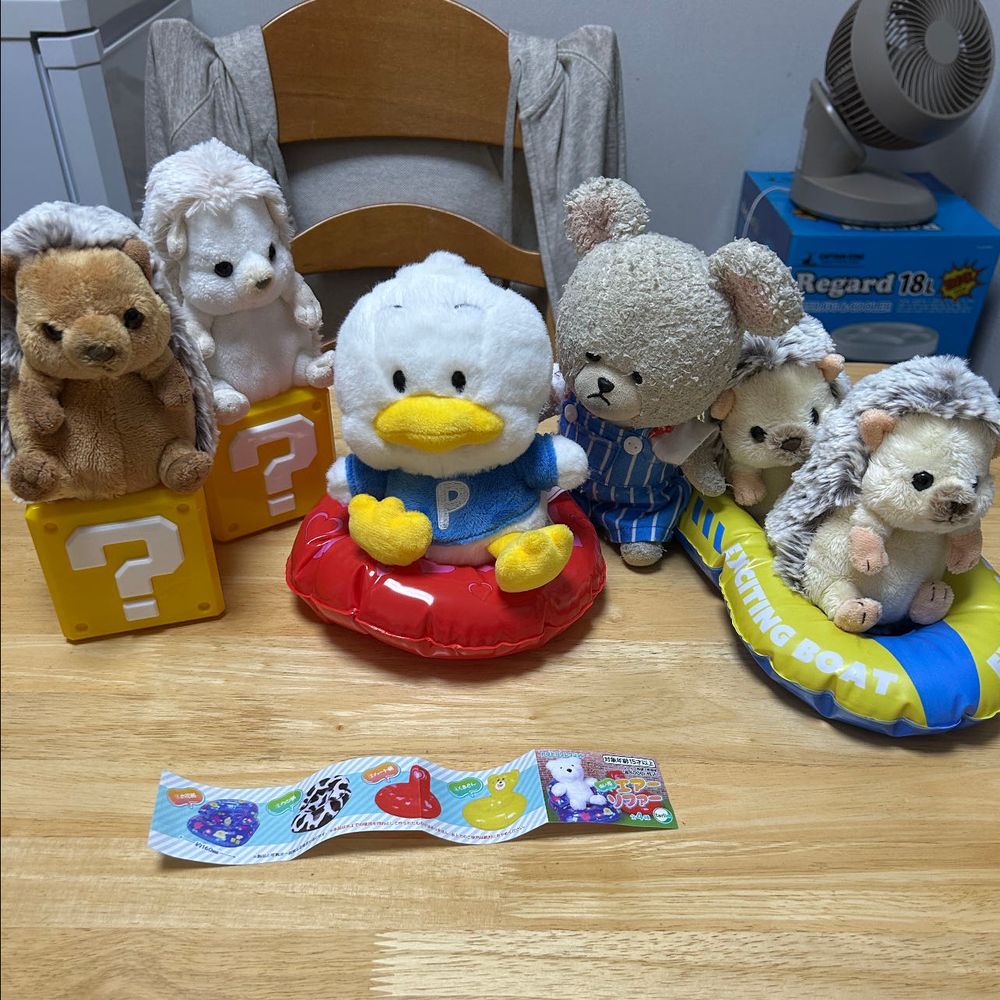 お家の人が何やら素敵なプレゼントをくれるって🎁
ジャジャーン🎉
みんなお好みのとこが💕
・・・ぺくちゃん欲しくて泣いてるから、おにいちゃんなぴーしゃんが譲ってあげたら、嬉しそう🎶
むむむ…☹️おにいちゃんはつらいよ😭