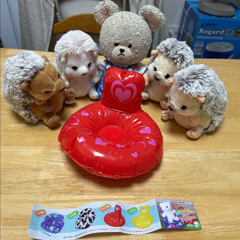 お家の人が何やら素敵なプレゼントをくれるって🎁
ジャジャーン🎉
みんなお好みのとこが💕
・・・ぺくちゃん欲しくて泣いてるから、おにいちゃんなぴーしゃんが譲ってあげたら、嬉しそう🎶
むむむ…☹️おにいちゃんはつらいよ😭