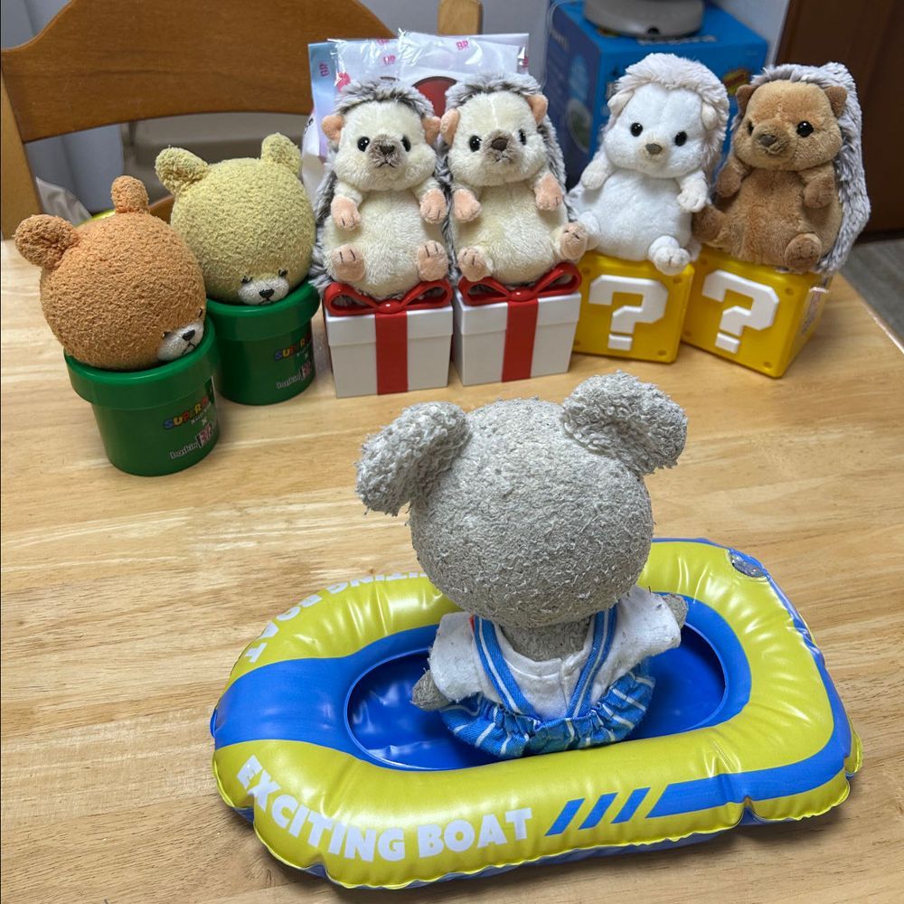 サーティワンでお家の人、またこれ系買ってきたよ👛
今のうちに🐻‍❄️💨
ここはホントはアイス入れるけど、きっと今年も…🐻‍❄️💭
わ、わ、わ、わ、わ‼️
内容物がやってきた‼️🦔🦔
３年連続、譲り続けて…
ですよね〜