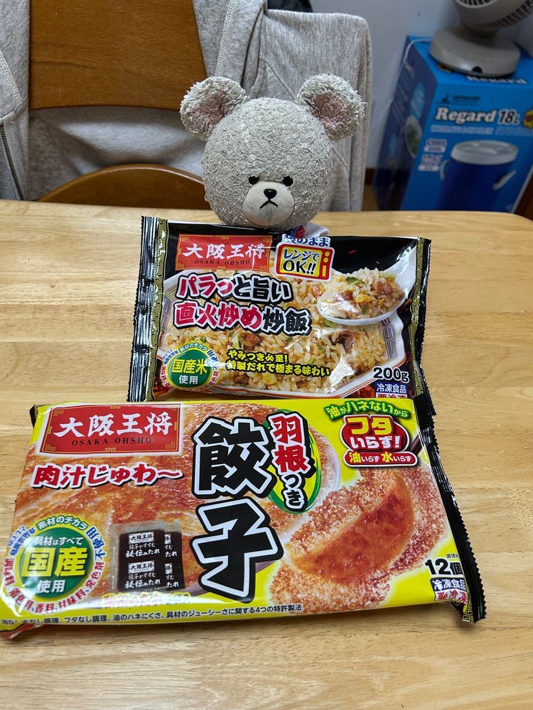 将太殿〜ぴーしゃんを助けてくれぇ〜‼️
セブンイレブンでゲットしたカップ麺を移し替えて〜🍜
パチパチ👏👏
なんか本格的✨
しかも、美味しい🍜😋

続いて〜大阪王将をお家に召喚なの‼️卵スープはセブン&アイだ✨
お出かけせずとも、ラクして、ごちそう🥄🐻‍❄️
お皿に移すと手抜き感ゼロ❣️