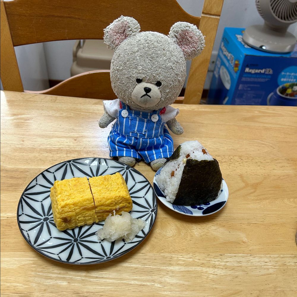 ぴーしゃん、、さくらんぼもらったよ🍒
おお〜✨大粒👀❣️

それを昨夜のごはんのデザートに🍒
あつくて、早くも素麺出動なの🥵
喉越しいいとたくさん食べられる😋

今朝はおむすび🍙とセブン&アイの卵焼き🥚
味が気に入ってハマっちゃった🤭