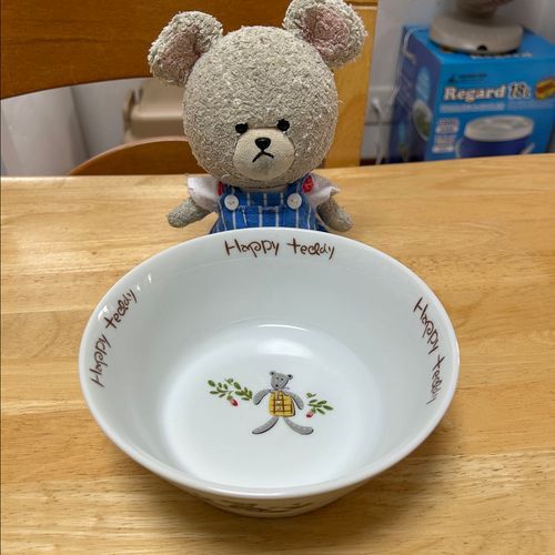 お皿の整頓してたら、見つけたの❣️
スープスパゲッティが食べたいぴーしゃんがストック棚をゴソゴソ👀✨
あさりと野菜ソース発見👀💕
あさりたっぷり〜いただきます😋
夜ごはん🥄🐻‍❄️
揚げナスじゅわじゅわだった〜❤️