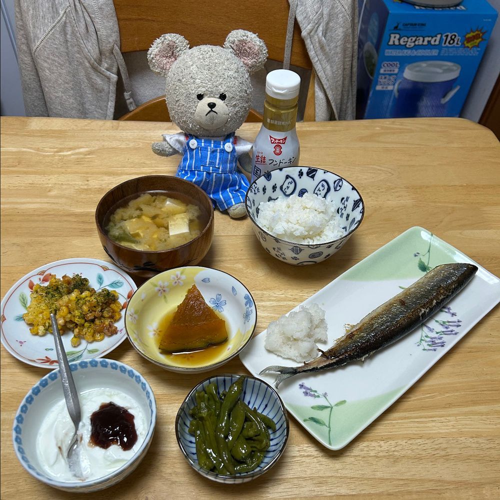 ぴーしゃんチ、この前また冷凍のさんま買ったんだ👛
生さんま、今年のシーズンまだ先だから、昨年のやつを🥄🐻‍❄️✨
専門店？は冷凍がしっかりしてるから、全然劣化を感じなかった🐟
でもね、秋刀魚だけじゃなくて、冷凍の鰹のタタキも楽しんでるよ🤭
冷凍でお魚買えるって便利〜