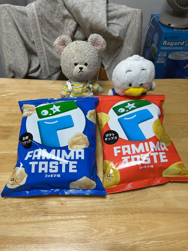 冷凍食品のオム焼きそばなの❣️
写真真似っこして、ソースとマヨネーズと青のりなの🤭
あ〜濃厚な麺とぴーしゃんトッピングに柔らかい卵が最高だ😆

ぴーしゃん、クレラップなポケモン　ゲットだぜ〜✨
ってお家の人❗️
まだ使っちゃダメ‼️

ファミマのお菓子ね、ファミマ味なんだって❣️
うしろ見ると、照り焼きシーズニングって書いてある👀✨
いただきま〜す
・・・ふ〜ん
まあ、有りかもね🐻‍❄️💦