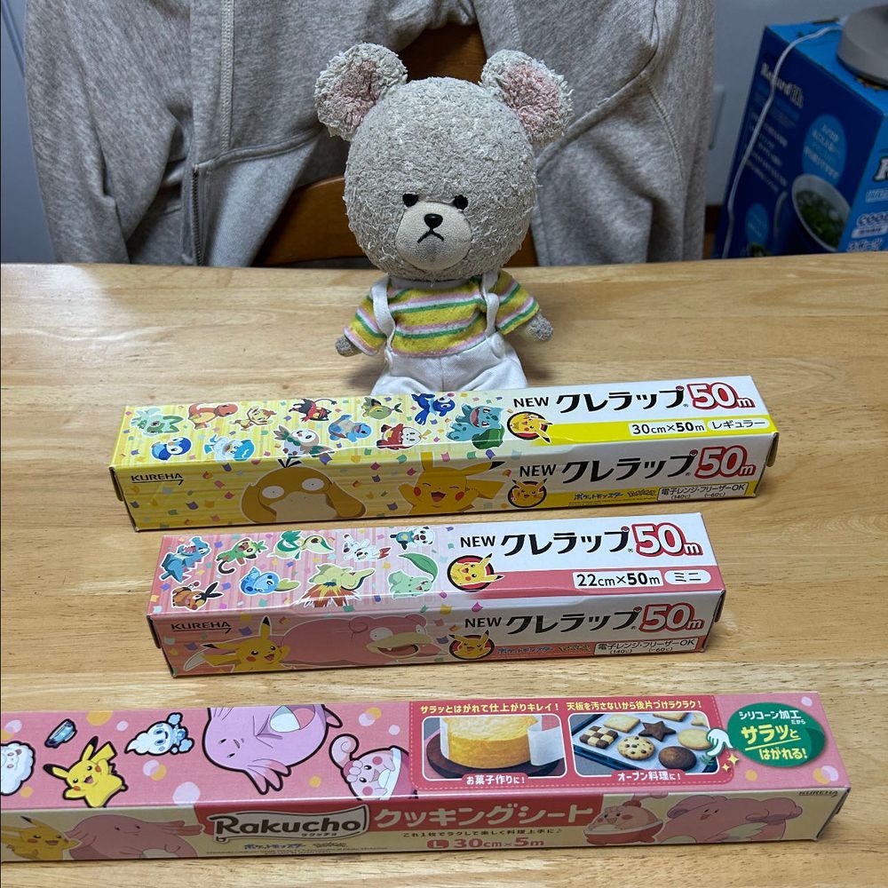 冷凍食品のオム焼きそばなの❣️
写真真似っこして、ソースとマヨネーズと青のりなの🤭
あ〜濃厚な麺とぴーしゃんトッピングに柔らかい卵が最高だ😆

ぴーしゃん、クレラップなポケモン　ゲットだぜ〜✨
ってお家の人❗️
まだ使っちゃダメ‼️

ファミマのお菓子ね、ファミマ味なんだって❣️
うしろ見ると、照り焼きシーズニングって書いてある👀✨
いただきま〜す
・・・ふ〜ん
まあ、有りかもね🐻‍❄️💦