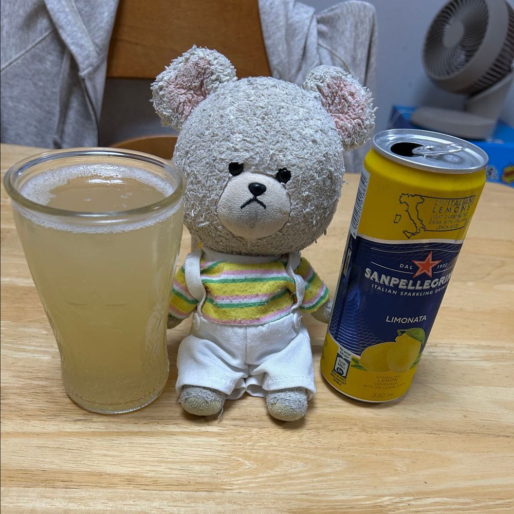 カルディのコーヒー豆２袋買うとかや織りふきん貰えるって❣️

サンペレグリノ4本セット買うごとにデザイングラス貰えるって❣️
それに釣られて、オンラインカルディで👛
単純だ😂
あ〜冷え冷え🍋
あ゛〜酸っぱい🍋🐻‍❄️🎶

ぴーしゃんチのブルーベリー🫐色付き始まった✨
早く食べたい🤤