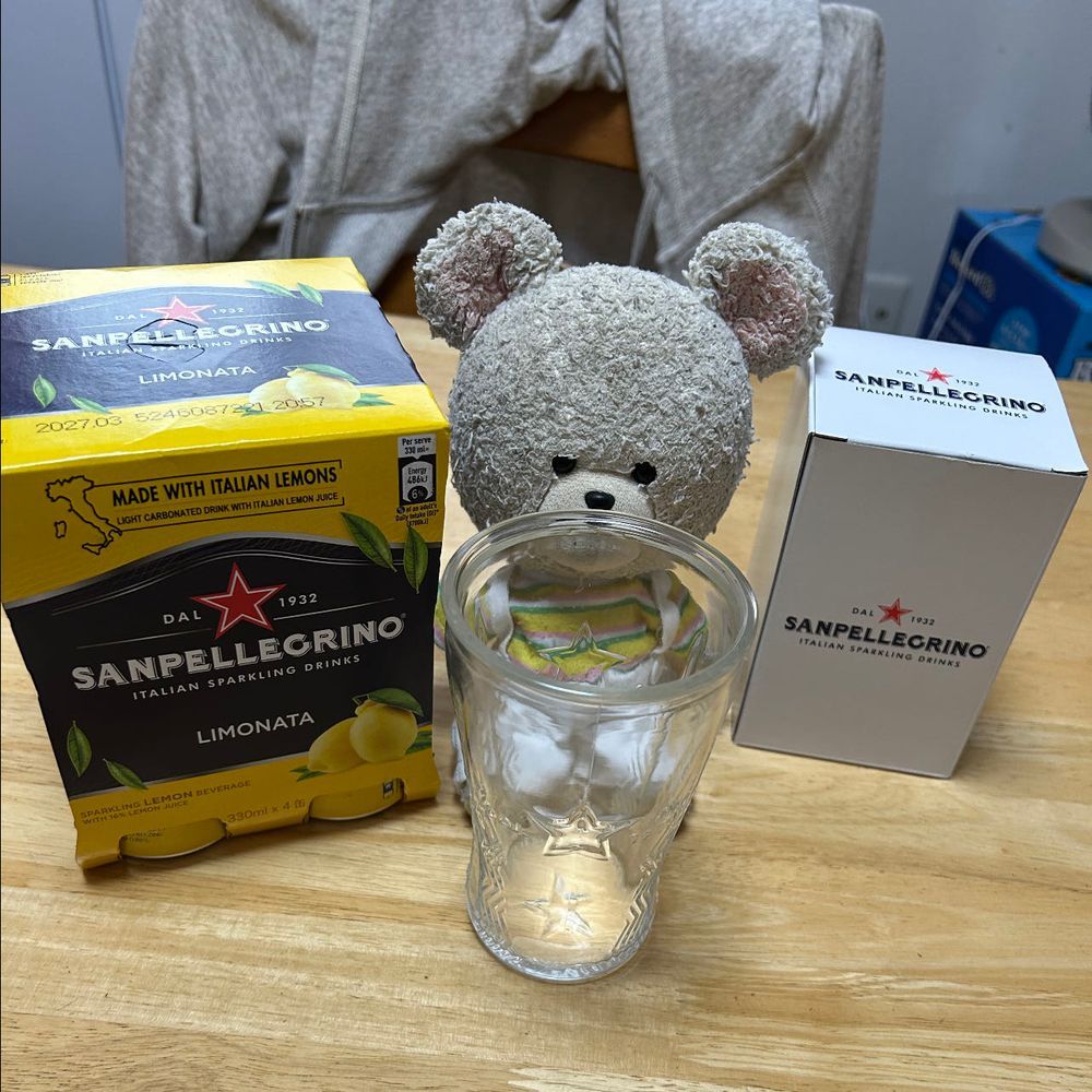 カルディのコーヒー豆２袋買うとかや織りふきん貰えるって❣️

サンペレグリノ4本セット買うごとにデザイングラス貰えるって❣️
それに釣られて、オンラインカルディで👛
単純だ😂
あ〜冷え冷え🍋
あ゛〜酸っぱい🍋🐻‍❄️🎶

ぴーしゃんチのブルーベリー🫐色付き始まった✨
早く食べたい🤤