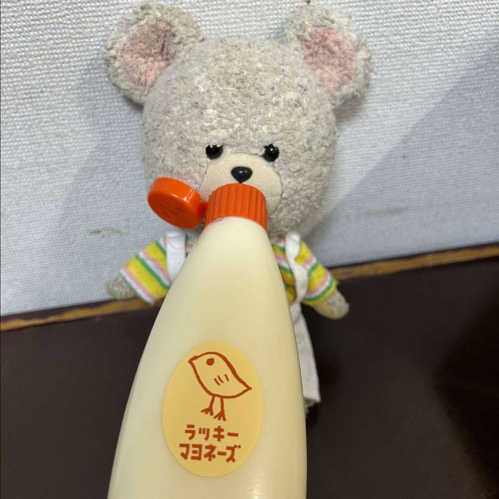ラッキーマヨネーズだって❣️
この中にラッキー入ってるから、吸うといいことあるっていうから、ぴーしゃんちゅーちゅー🐻‍❄️
😳‼️
嘘つかれた〜‼️‼️
拗ねてたら、茹でたじゃがいもと、アスパラ分けてもらったから、気を取り直して🥄🐻‍❄️
うまい😋