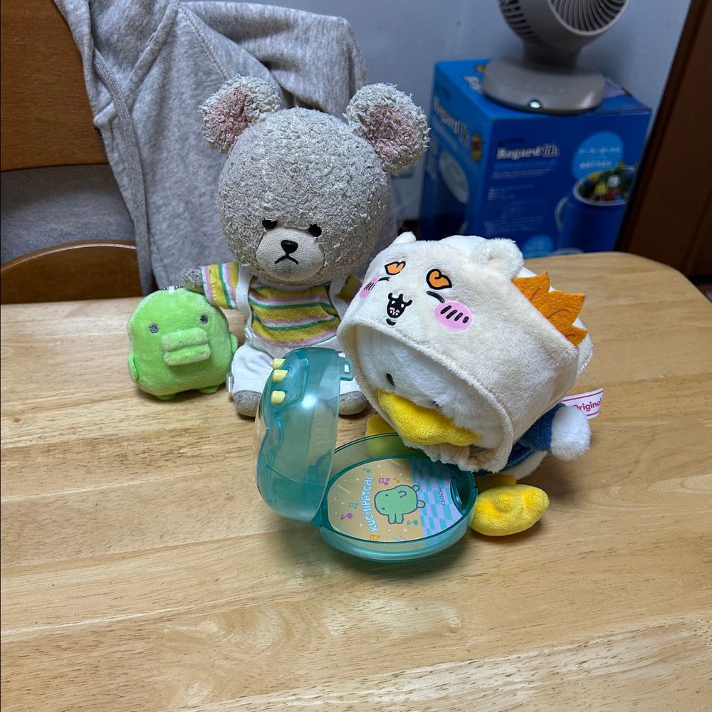 その１
暑さに負けない！はずが…
暑さに負けてクーラーの効いたお家遊び🏠
お家の人がね、こんなのくれたの❣️
中にぴーしゃんの持ってるくちぱっちが入るの✨
…ぎゅうぎゅうの、ぱっつぱつの、みっちみちだ💦
救出🚑
ごめんよ〜
ぺくちゃんきた💦
被り物脱いで入れちゃったよ👀‼️